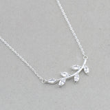 Ketten von iced studios™: Leaf Pendant Chain Edelstahl 18K Vergoldet